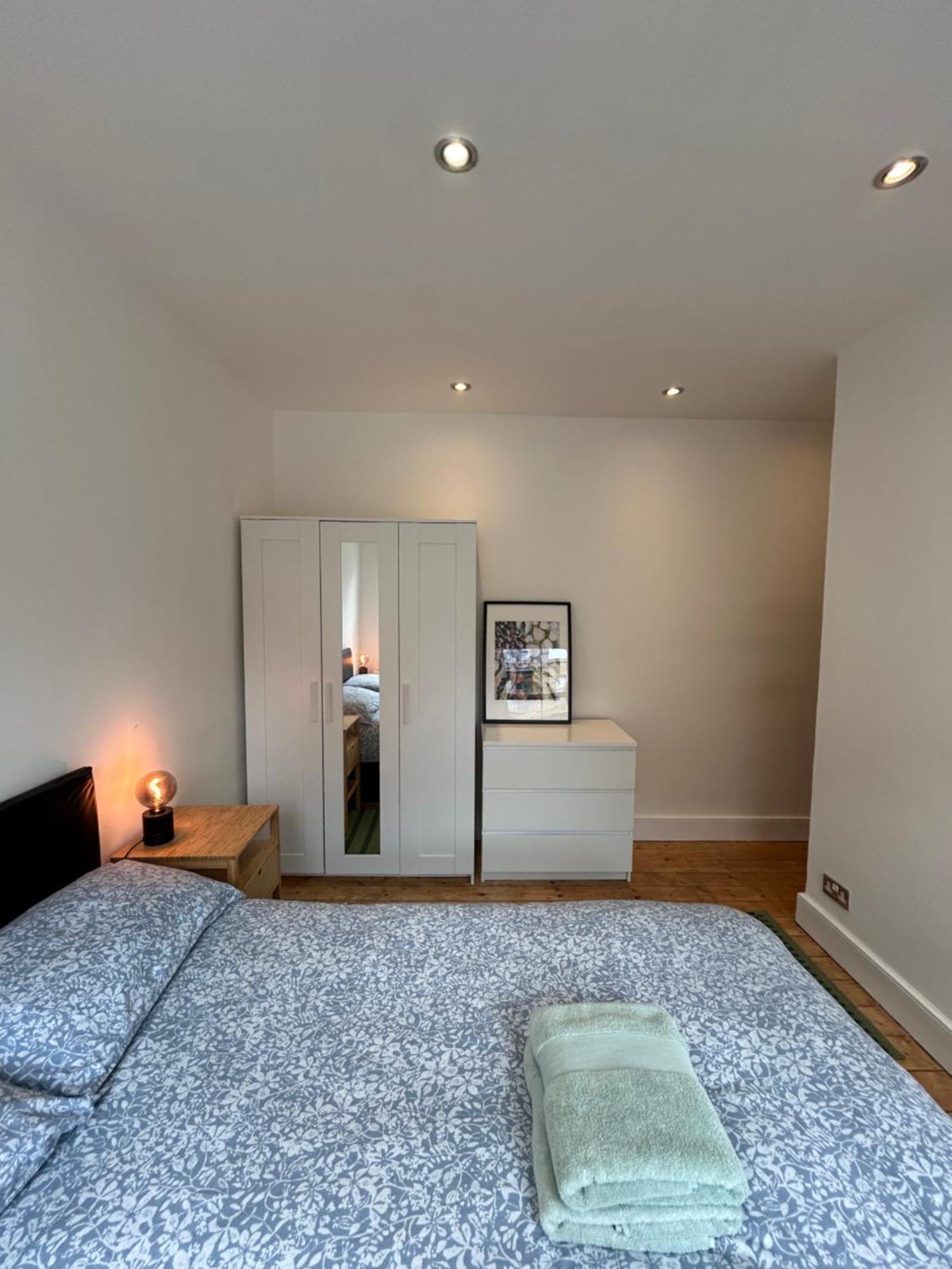 Spacious Battersea Rooms And Apartments Лондон Стая снимка