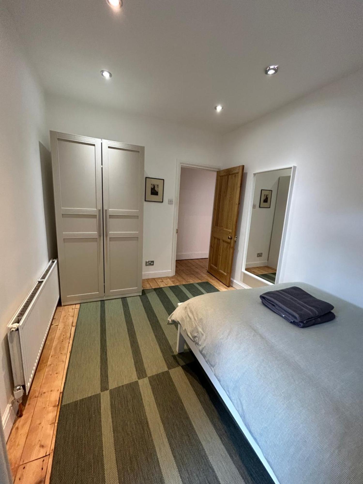 Spacious Battersea Rooms And Apartments Лондон Стая снимка