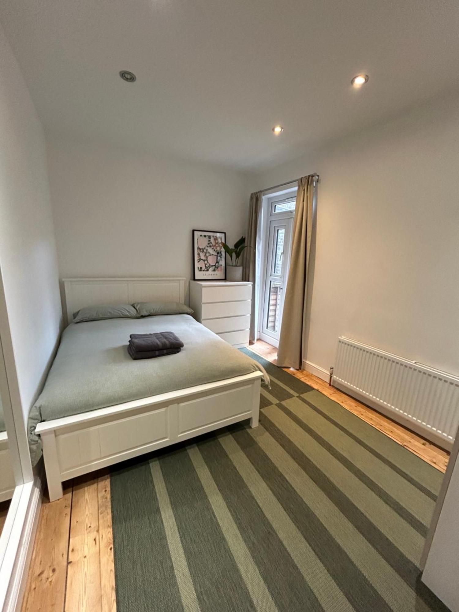 Spacious Battersea Rooms And Apartments Лондон Стая снимка