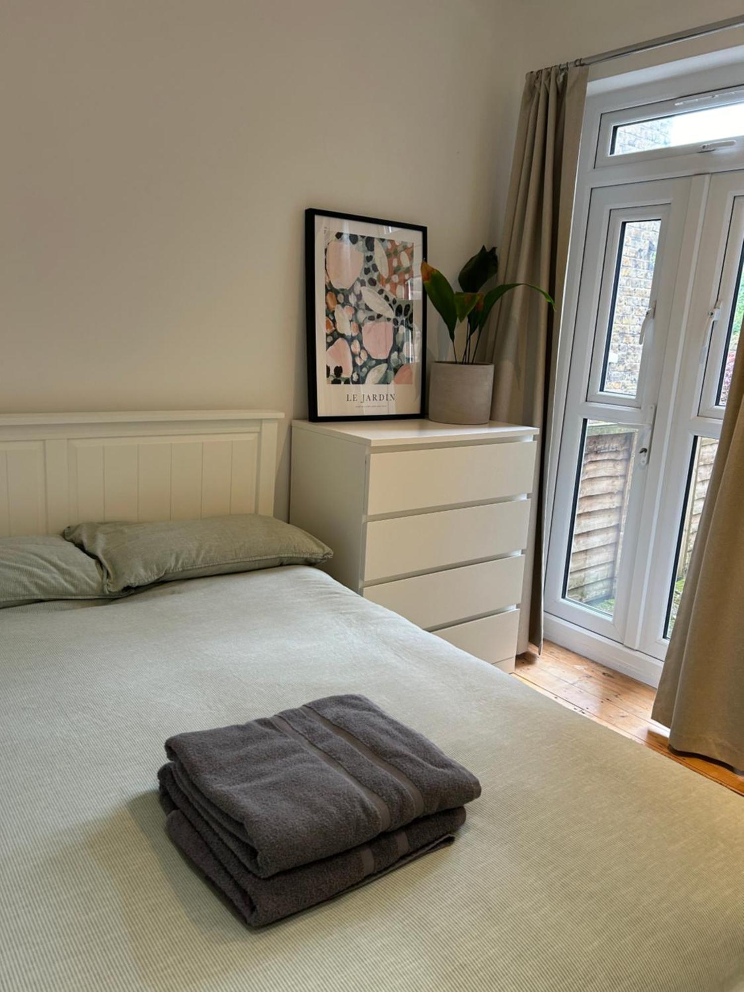 Spacious Battersea Rooms And Apartments Лондон Стая снимка