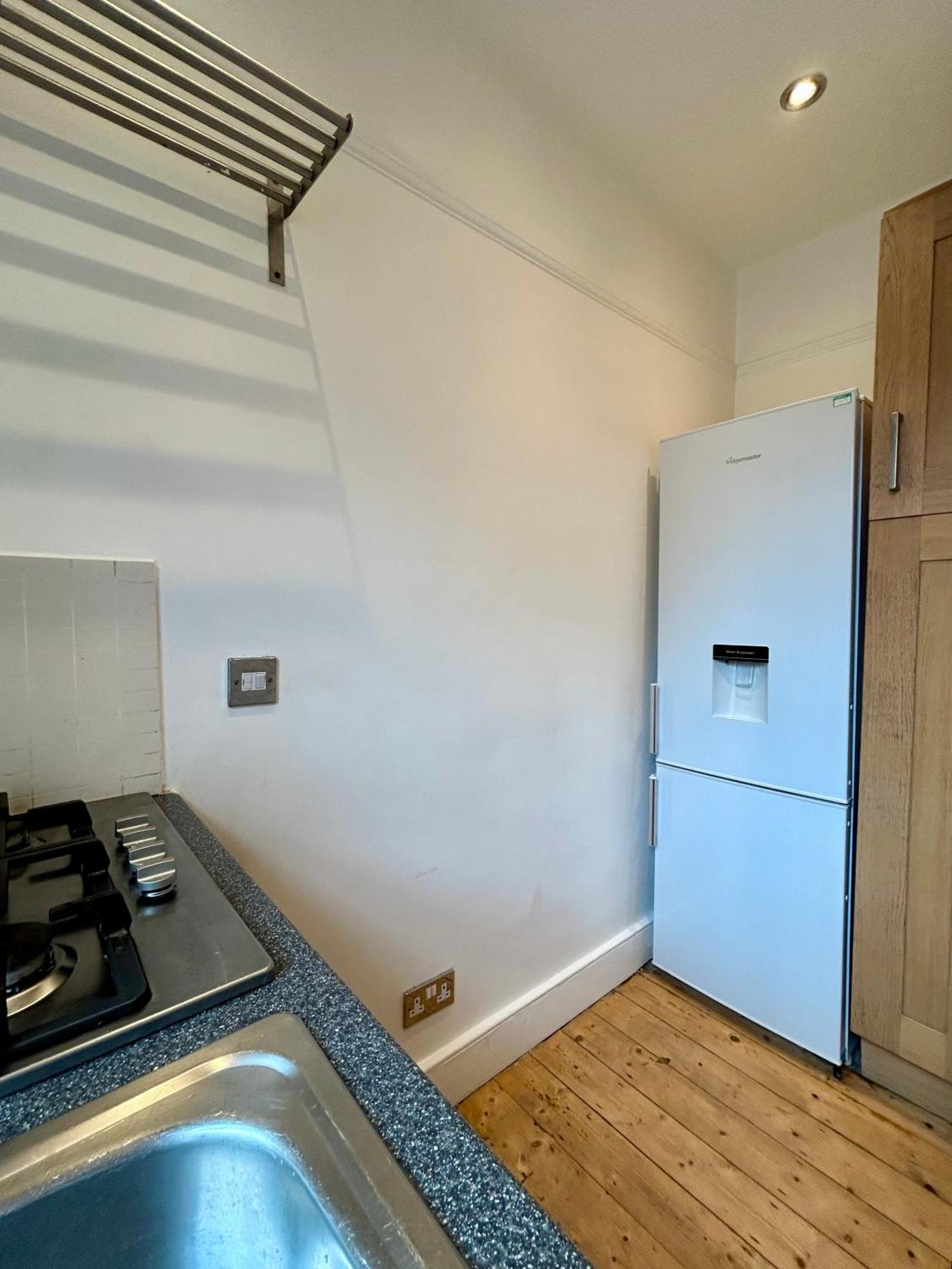 Spacious Battersea Rooms And Apartments Лондон Стая снимка