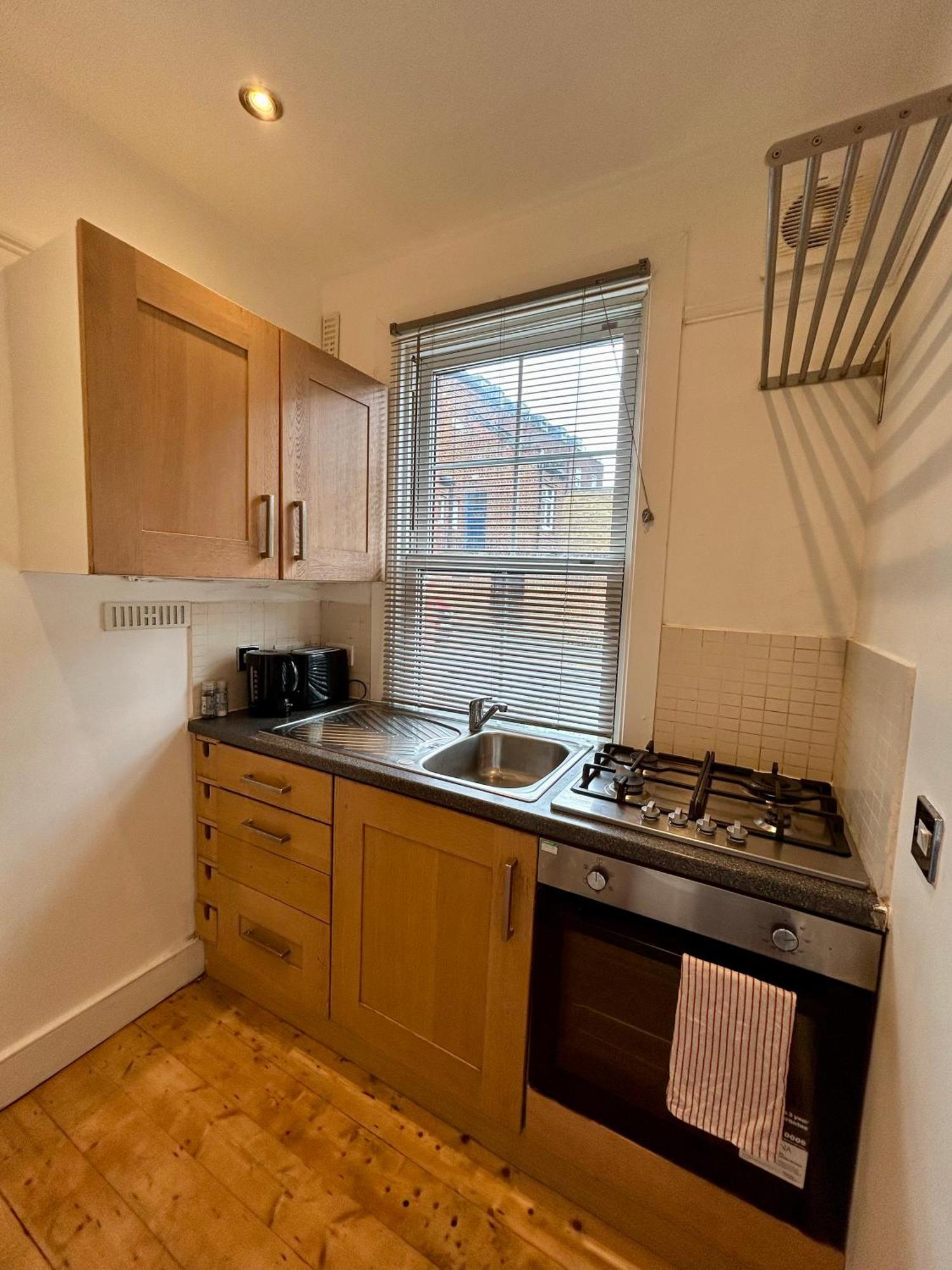 Spacious Battersea Rooms And Apartments Лондон Стая снимка