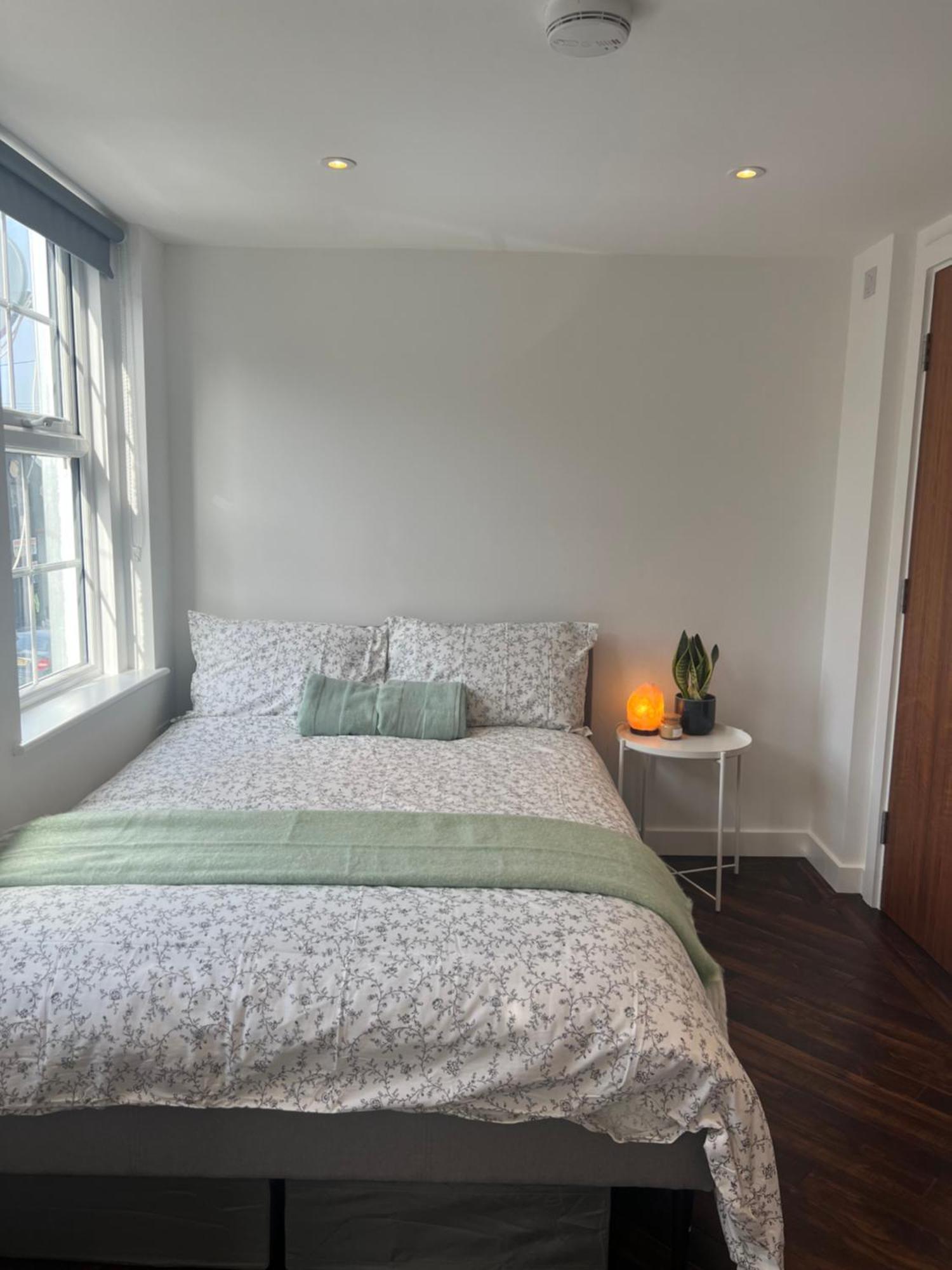 Spacious Battersea Rooms And Apartments Лондон Екстериор снимка