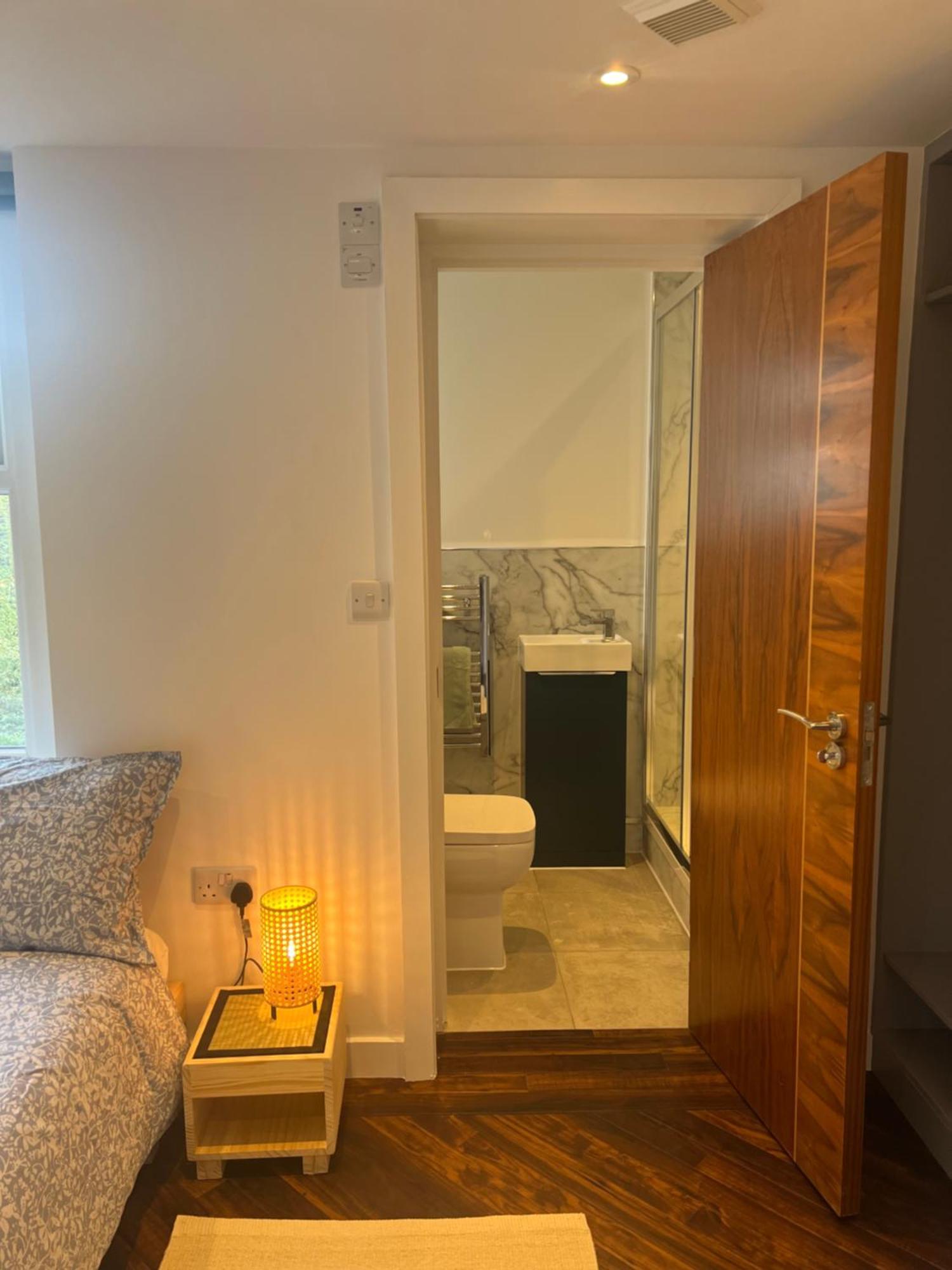 Spacious Battersea Rooms And Apartments Лондон Екстериор снимка