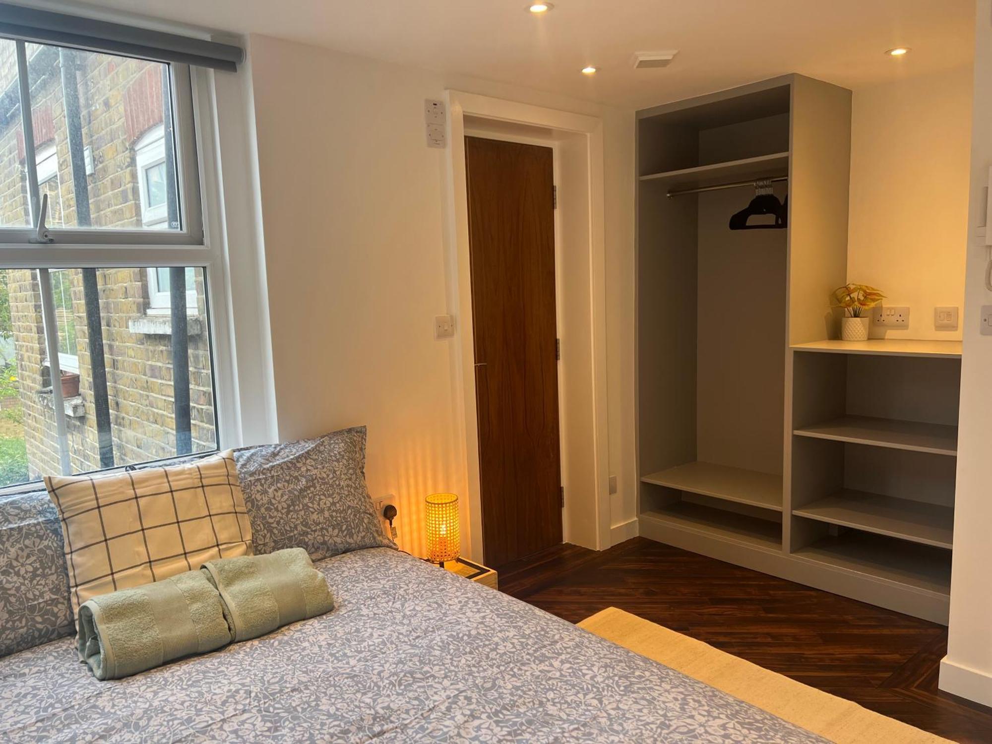 Spacious Battersea Rooms And Apartments Лондон Екстериор снимка