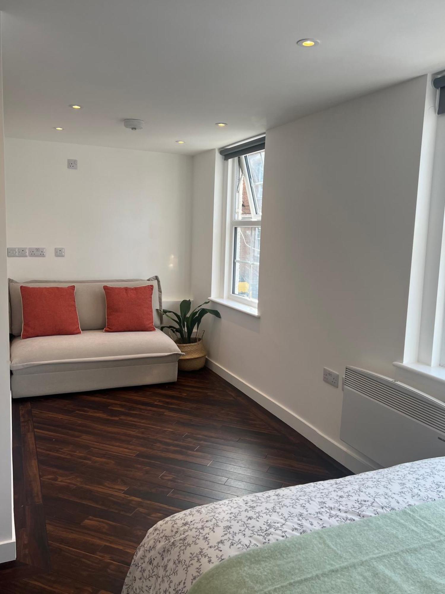 Spacious Battersea Rooms And Apartments Лондон Екстериор снимка