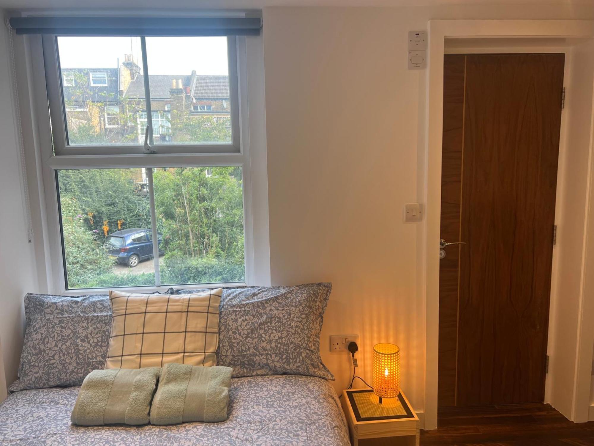 Spacious Battersea Rooms And Apartments Лондон Екстериор снимка